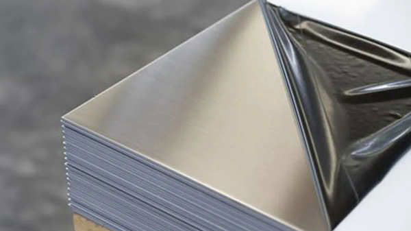 Razlika izmedju-nerdjajuceg i ugljenicnog celika